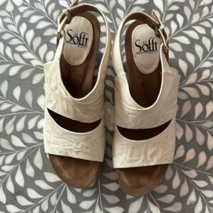 Sofft brand ivory colored wedge sandals size 8.5